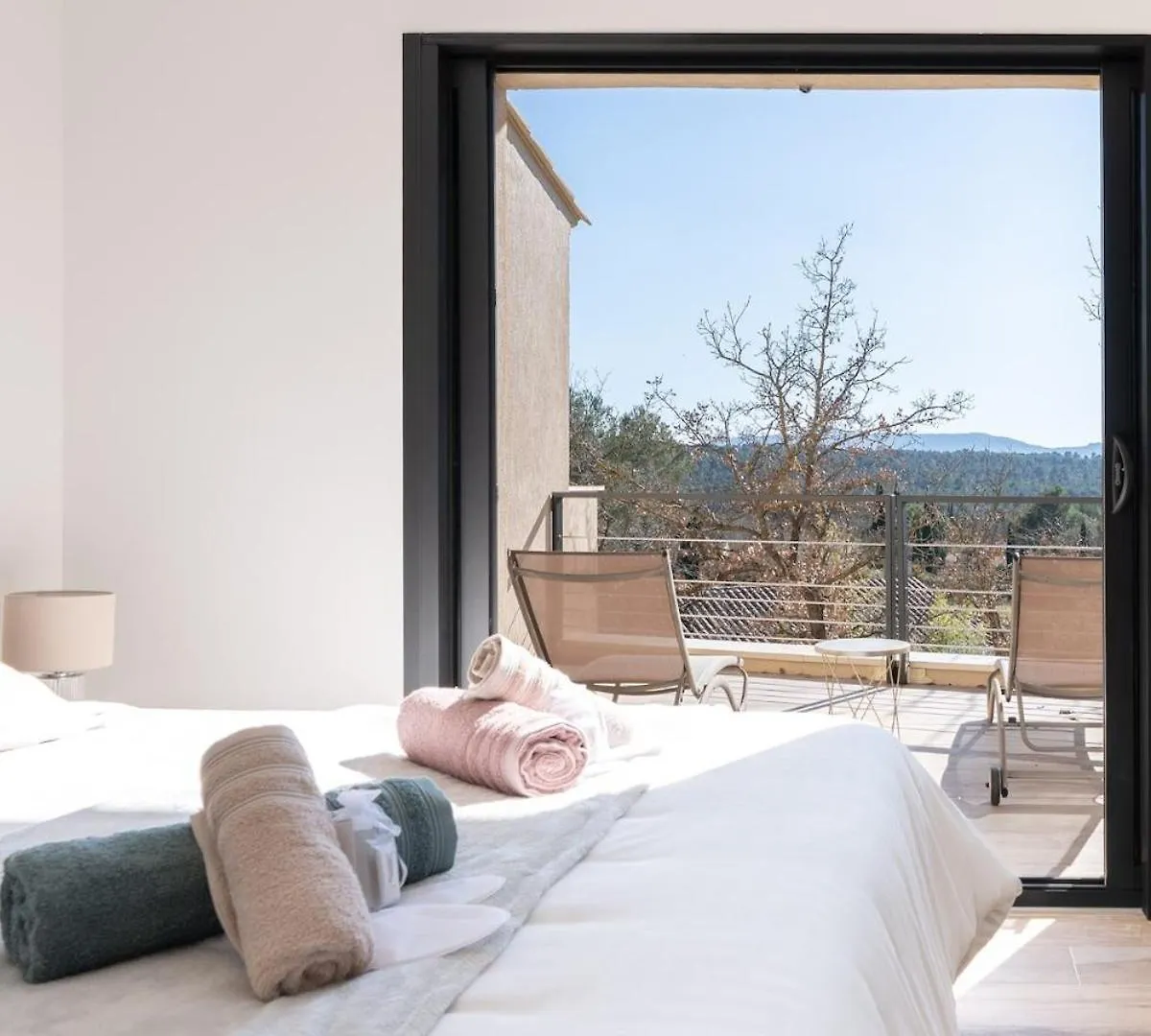 Maison Paisible Au Pied De La Sainte Victoire Ideale Pour Un Sejour En Famille Ou Entre Amis Beaurecueil